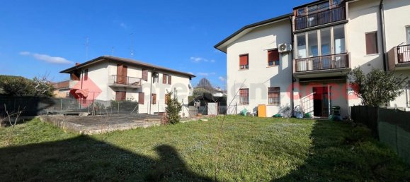 5 rooms Apartment in Isola della Scala, Italy No. 11402 4