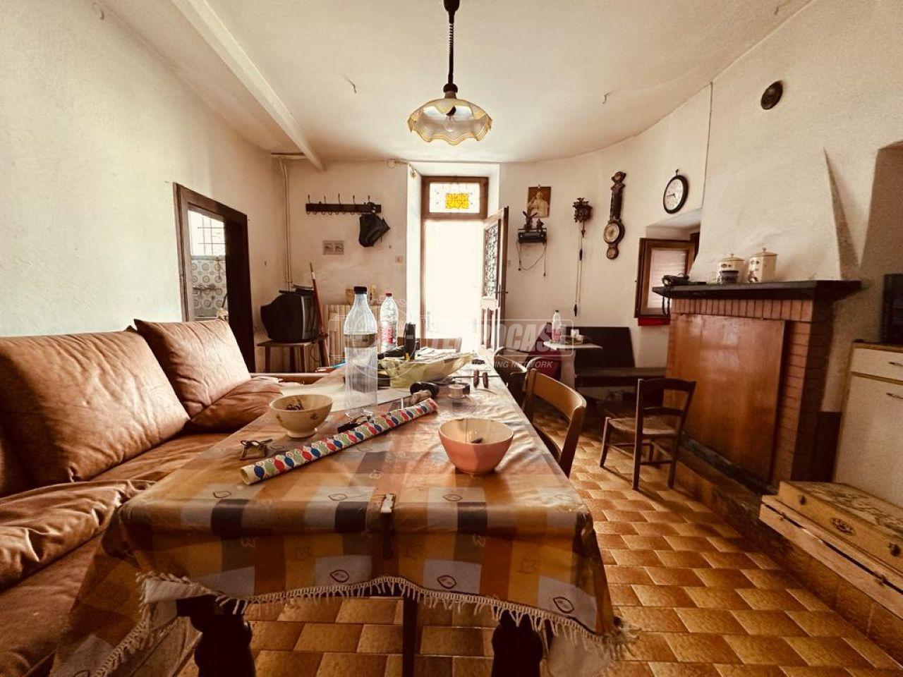 4 rooms Apartment in Schignano, Italy No. 123198