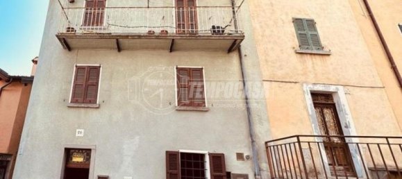 4 rooms Apartment in Schignano, Italy No. 123198 2