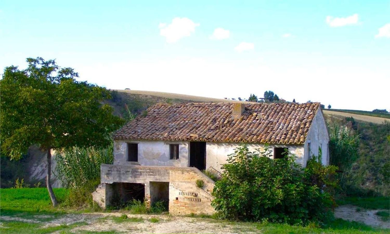 8 rooms House in Monterubbiano, Italy No. 128543