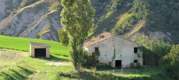 8 rooms House in Monterubbiano, Italy No. 128543 2