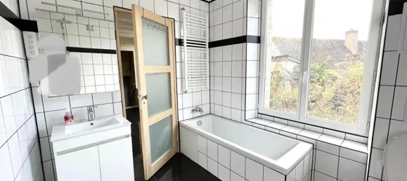8-salle Appartement à Mondoubleau, France No. 350983 9
