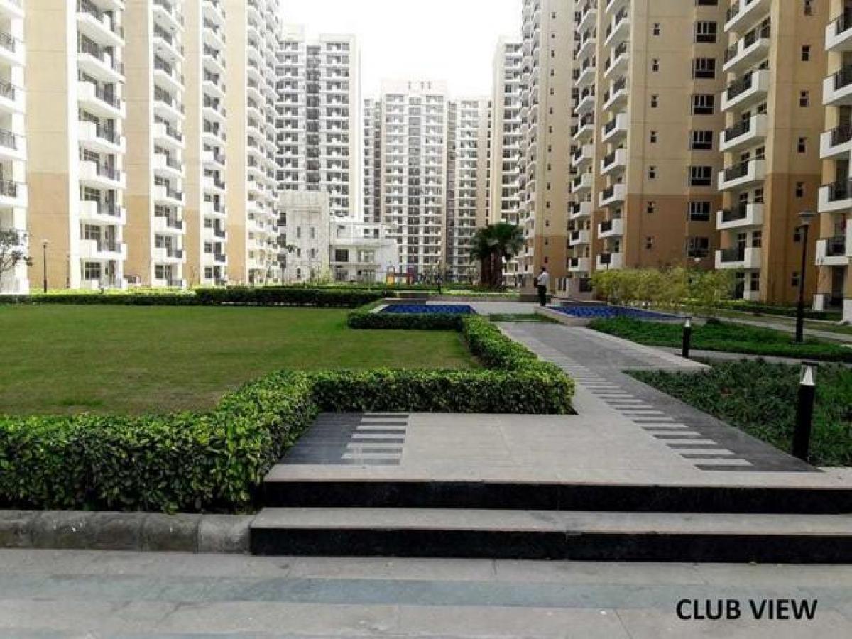 Дом с 2 спальнями в Нойда, Индия № 68247