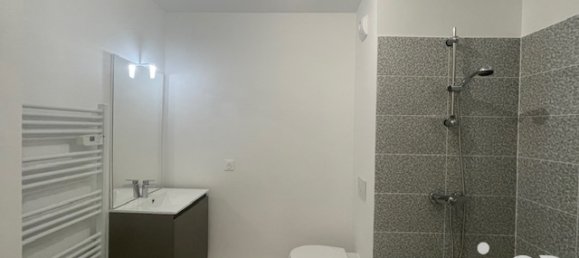 2-salle Appartement à Montigny-lès-Metz, France No. 160037 3
