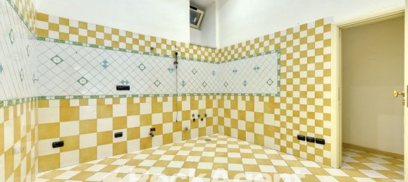 Квартира с 5 комнатами в Неаполь, Италия № 93121 22