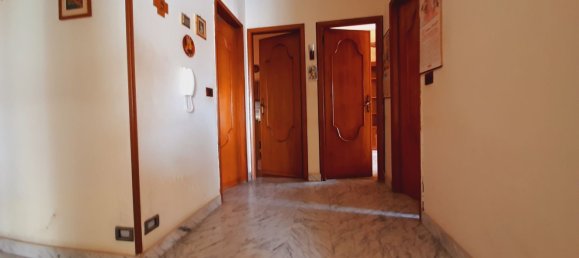 5 rooms Apartment in Giarre, Italy No. 130233 4