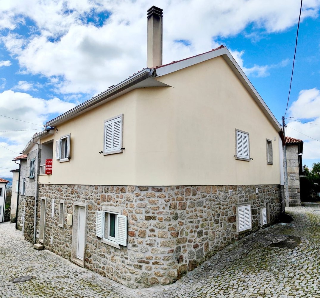 2 bedrooms House in Carapito, Portugal No. 84171