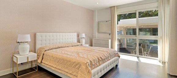 7 bedrooms Villa in Marbella, Spain No. 22864 11