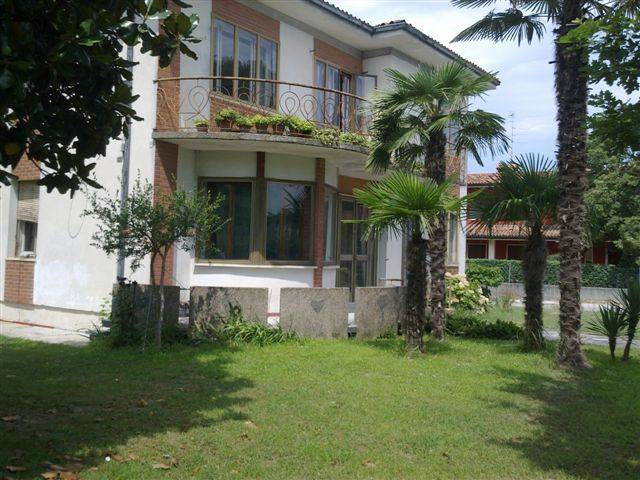 4 bedrooms Villa in Portogruaro, Italy No. 317168