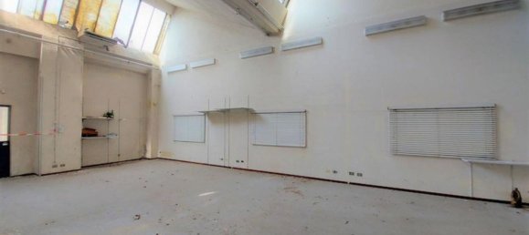 5050m² Warehouse in Romentino, Italy No. 372488 5