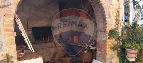 5 bedrooms House in Pomarance, Italy No. 151902 6