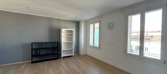 Apartamento de 3 dormitorios en Mirandola, Italy No. 314592 5