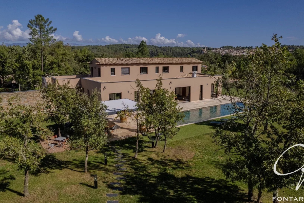 7 rooms Villa in Bagnols-en-Foret, France No. 322639