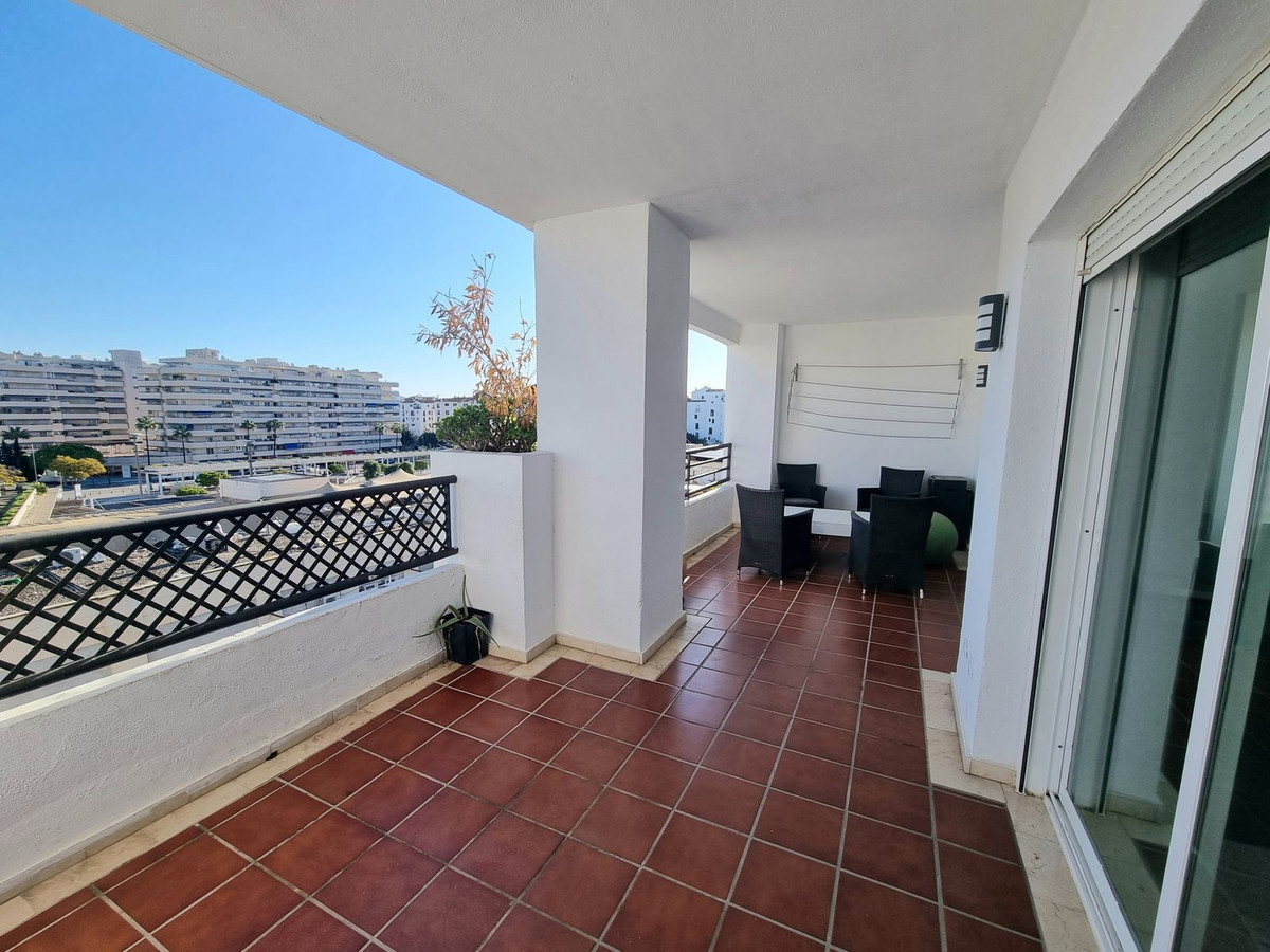 Apartamento de 2 dormitorios en Marbella, Spain No. 44964