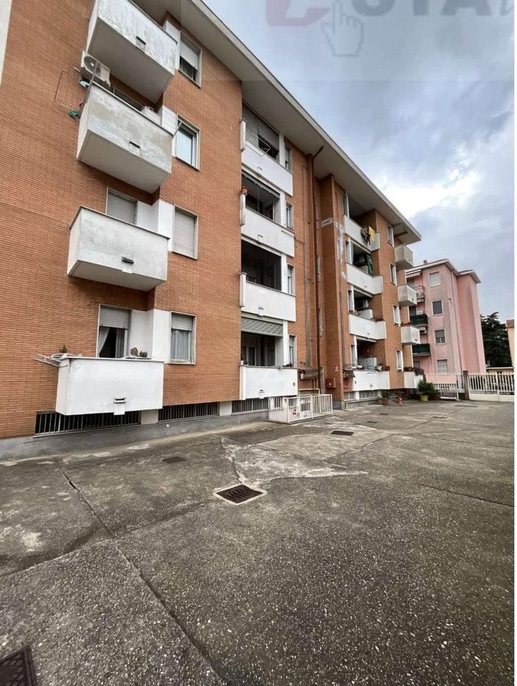 Квартира с 3 комнатами в Бусто Арсицио, Италия № 185306