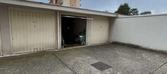 Квартира с 3 комнатами в Бусто Арсицио, Италия № 185306 3