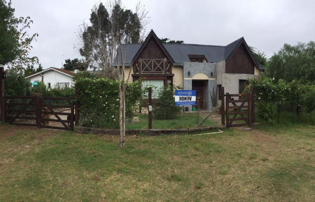 3 bedrooms House in Mar del Plata, Argentina No. 103837