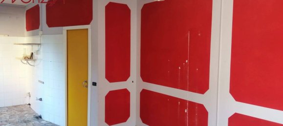 1 room Commercial property in Lucca, Italy No. 62745 2