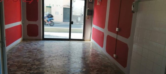 1 room Commercial property in Lucca, Italy No. 62745 5