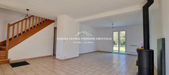 3 bedrooms House in Chartres, France No. 216072 3