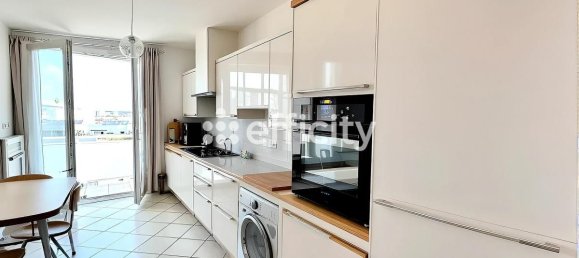 Квартира с 3 спальнями в Вилёрбан, Франция № 287565 3