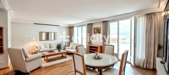 Квартира с 3 спальнями в Вилёрбан, Франция № 287565 2