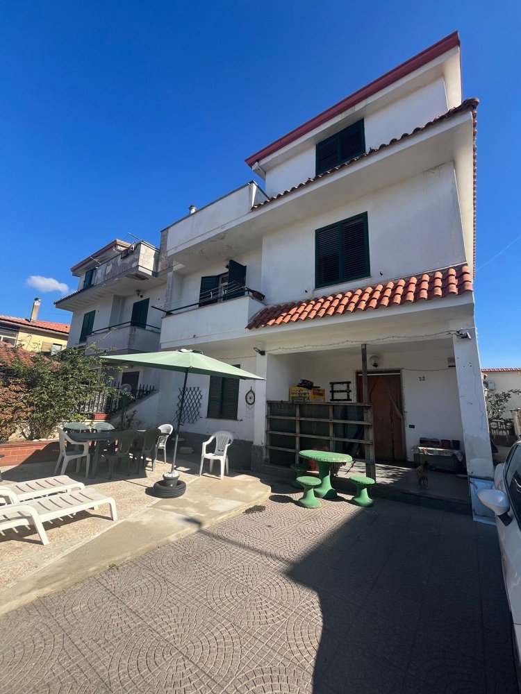 6 rooms House in Castel Volturno, Italy No. 170799