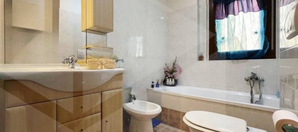 4 rooms Apartment in Rome, Italy No. 23127 23