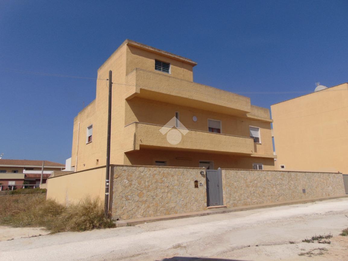 5 rooms Villa in Mazara del Vallo, Italy No. 1800