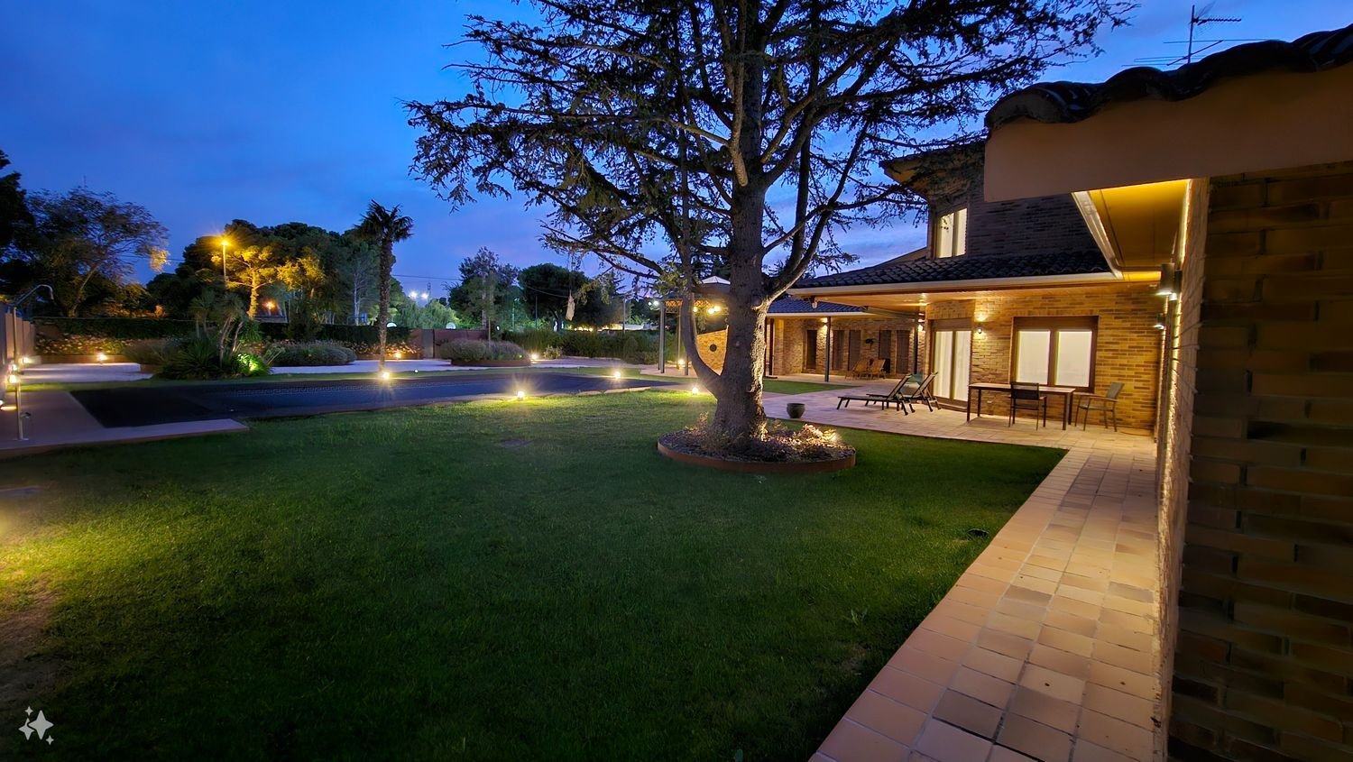 5 bedrooms House in La Muela, Spain No. 229887