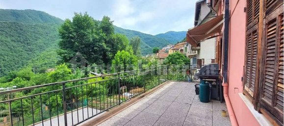 3 bedrooms House in Rezzo, Italy No. 105996 32