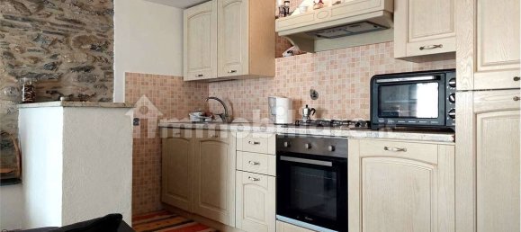 3 bedrooms House in Rezzo, Italy No. 105996 2