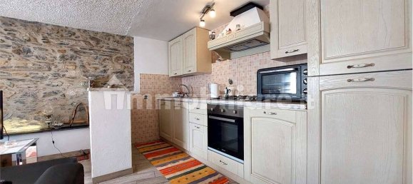 3 bedrooms House in Rezzo, Italy No. 105996 3