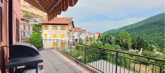 3 bedrooms House in Rezzo, Italy No. 105996 30