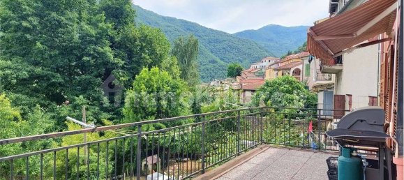 3 bedrooms House in Rezzo, Italy No. 105996 31