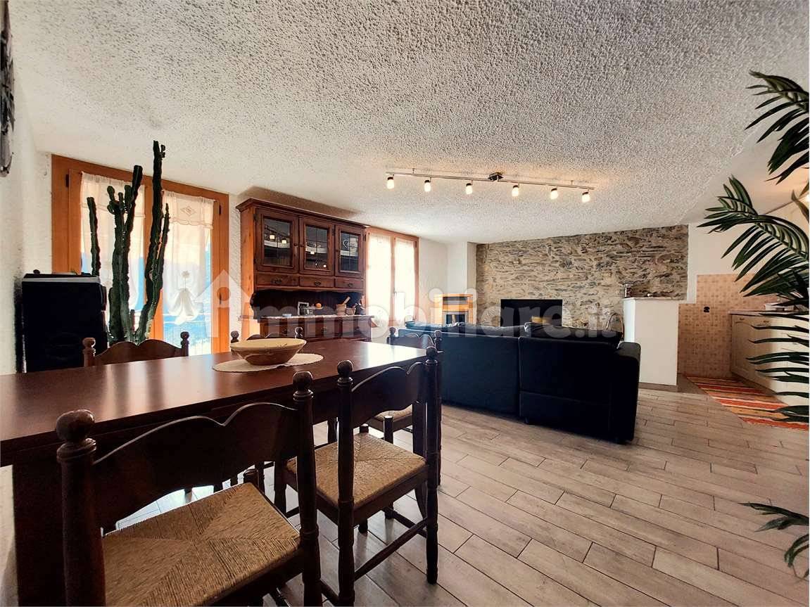 3 bedrooms House in Rezzo, Italy No. 105996