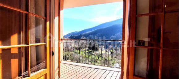 3 bedrooms House in Rezzo, Italy No. 105996 22