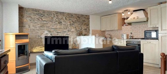 3 bedrooms House in Rezzo, Italy No. 105996 7