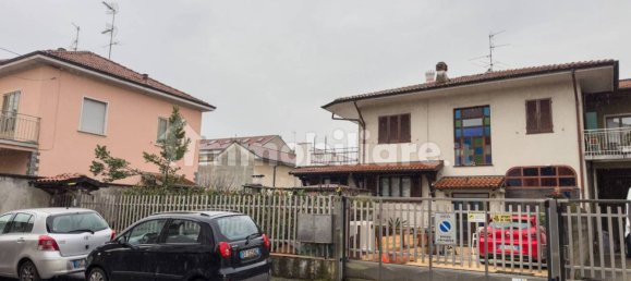 Villa de 5 dormitorios en Varedo, Italy No. 200067 3