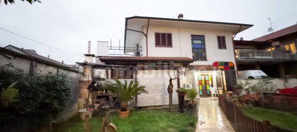 Villa de 5 dormitorios en Varedo, Italy No. 200067 2