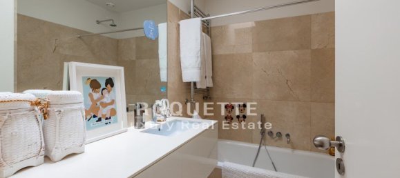 4 bedrooms Villa in Porto, Portugal No. 16397 2