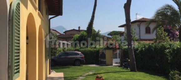 6 bedrooms Villa in Forte dei Marmi, Italy No. 95901 21