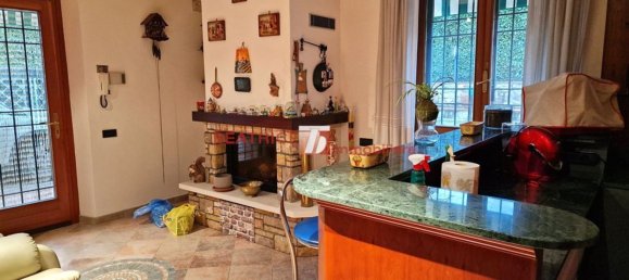 7 rooms Villa in Capannori, Italy No. 98053 11