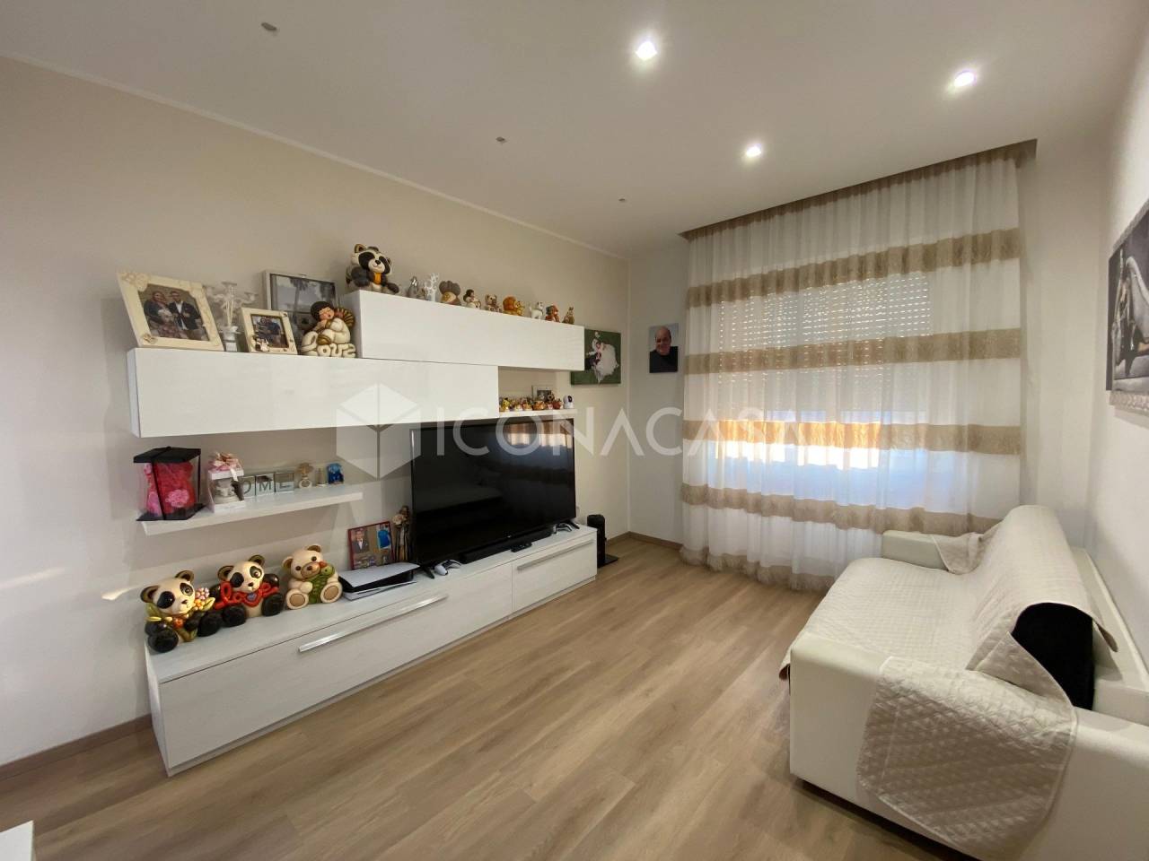 Квартира с 2 комнатами в Модуньо, Италия № 20603