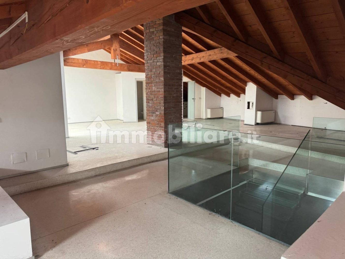 5-salle Bureau à Lodi, Italy No. 323284