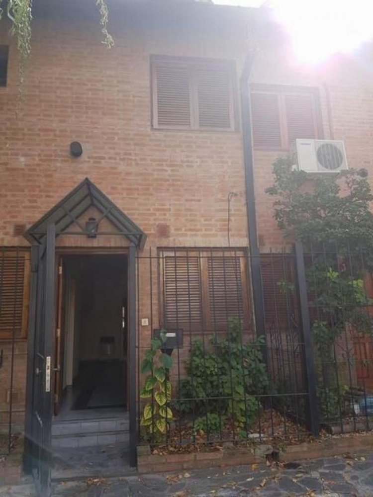 Casa de 2 dormitorios en Tres de Febrero, Argentina No. 91330