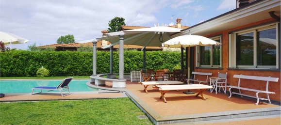 Studio in Forte dei Marmi, Italy No. 69379 15