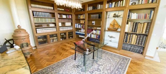 Studio in Forte dei Marmi, Italy No. 69379 11