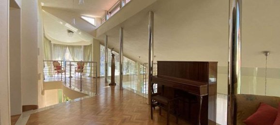 Studio in Forte dei Marmi, Italy No. 69379 13