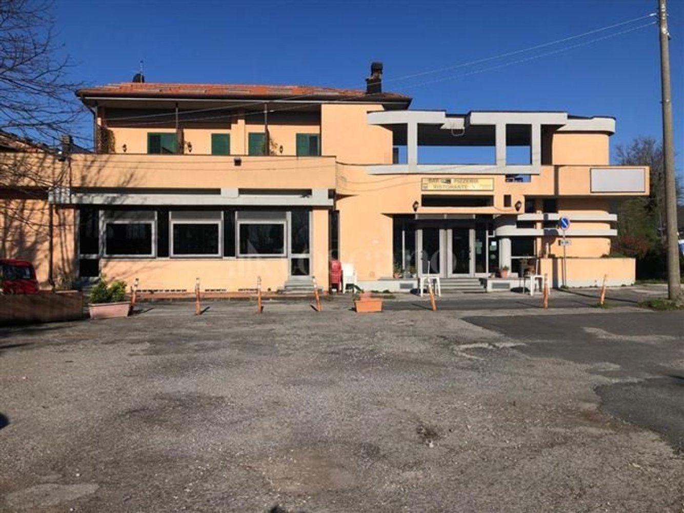 Gewerbliche Immobilie in Pistoia, Italy 1300m², Nr. 396440